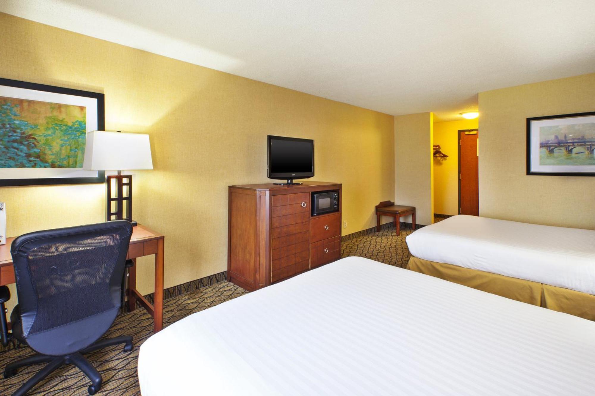Holiday Inn Express Hotel & Suites - Belleville Area, An Ihg Hotel Buitenkant foto